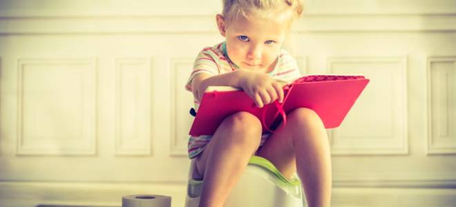 В каком возрасте ребенок вытирает сам попу